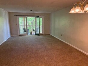 9 Bartemus Trail in Nashua, NH - Building Photo - Building Photo
