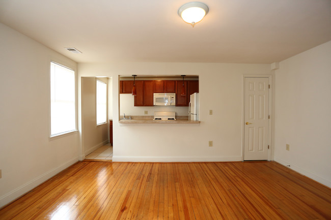 Dundalk Village Apartments in Dundalk, MD - Building Photo - Interior Photo