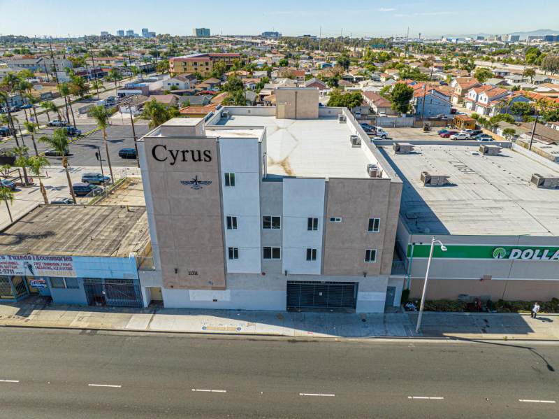 11311 Hawthorne Blvd in Inglewood, CA - Building Photo