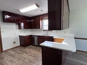 111 Rainbow Ave in Warner Robins, GA - Foto de edificio - Building Photo