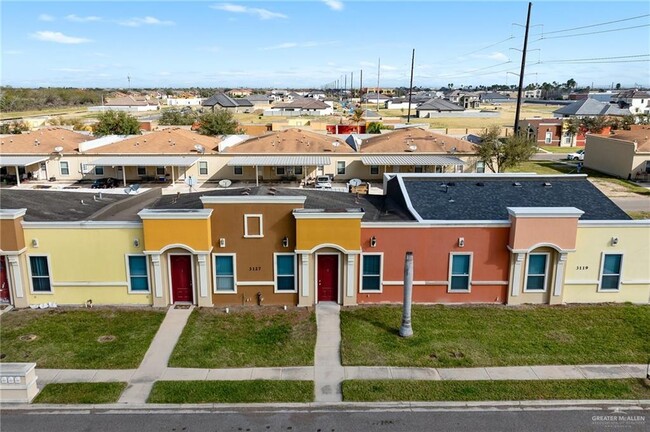 3127 Scottland Dr, Unit 2 in Edinburg, TX - Building Photo - Building Photo