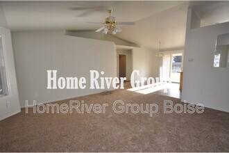 1899 E Chimere Dr in Meridian, ID - Building Photo - Building Photo