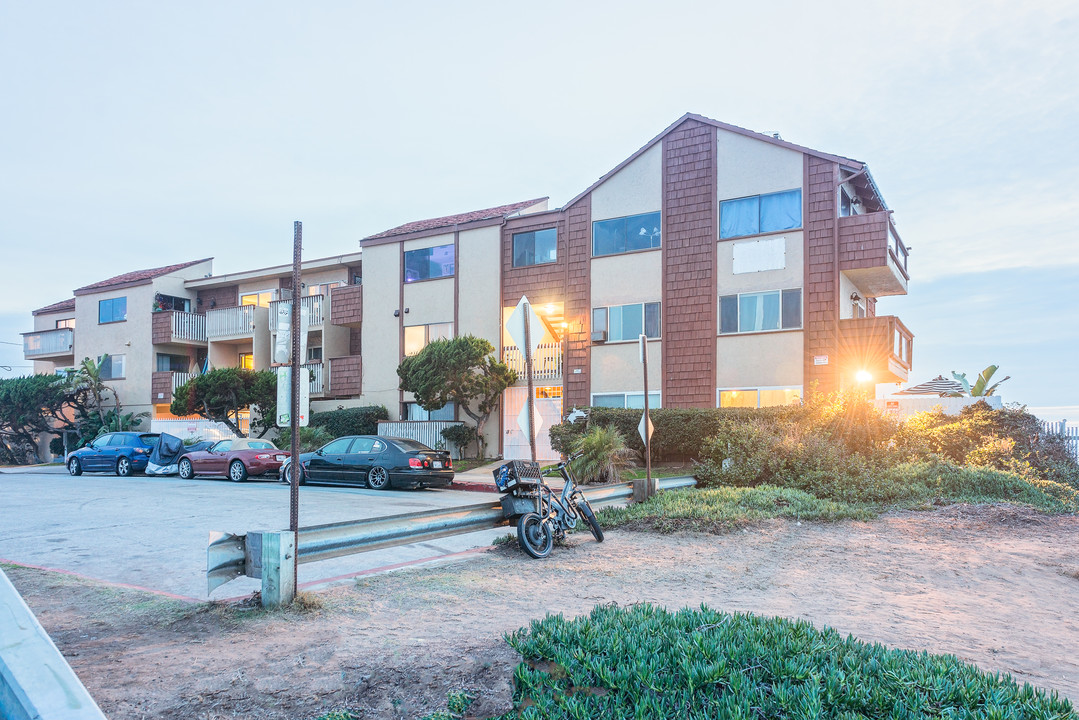 Pelican Point in San Diego, CA - Building Photo