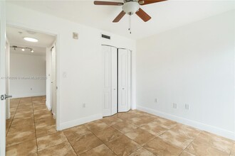 280 SW 20th Rd in Miami, FL - Foto de edificio - Building Photo