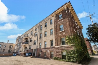 1705 Stevens Ave, Unit 101 in Minneapolis, MN - Building Photo - Building Photo