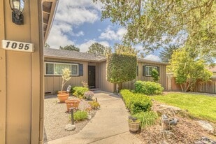 1095 Laurel Ln in Pebble Beach, CA - Building Photo