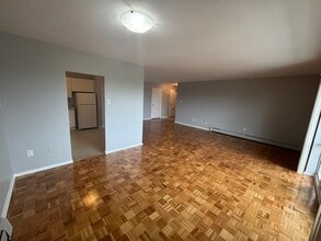 1061 Queen's Blvd in Kitchener, ON - Building Photo - Building Photo