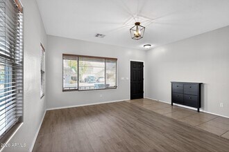 939 E Sourwood Dr in Gilbert, AZ - Building Photo - Building Photo