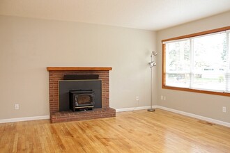 17730 Mardee Ave in Lake Oswego, OR - Building Photo - Building Photo