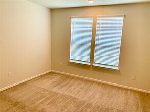 4622 Falling Sun Dr in Houston, TX - Building Photo - Building Photo