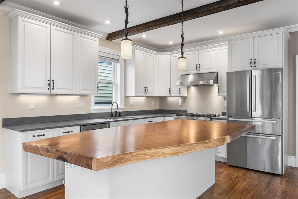 76 Horace St in Boston, MA - Building Photo