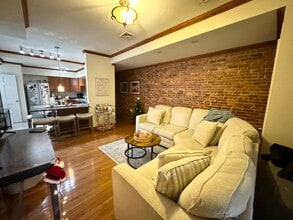 71 Gainsborough St, Unit 201 in Boston, MA - Building Photo - Building Photo