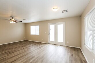 4822 Sapphire Light St in North Las Vegas, NV - Building Photo - Building Photo