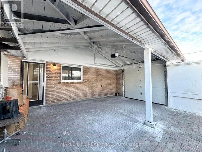 15 Nymark Ave in Toronto, ON - Building Photo - Building Photo