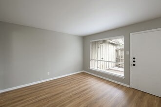 1529 Wirt Rd in Houston, TX - Building Photo - Building Photo