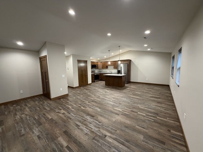 1124 Garfield Ave in Altoona, WI - Building Photo - Building Photo