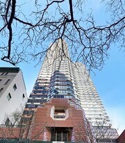 415 E 37th St in New York, NY - Building Photo
