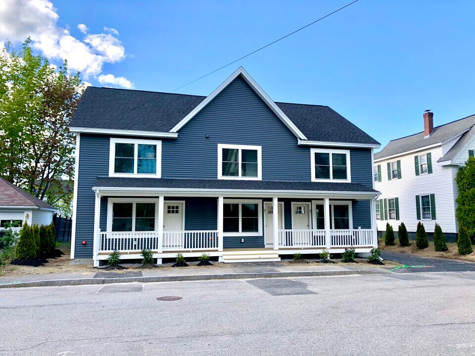 50 Pleasant St, Unit 1 in Westbrook, ME - Building Photo