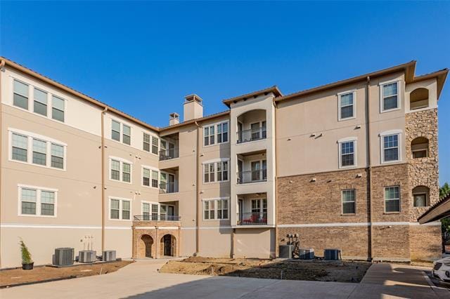 555 Via Amalfi in Irving, TX - Building Photo
