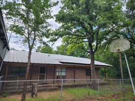 19219 Hogeye Rd in Manor, TX - Building Photo
