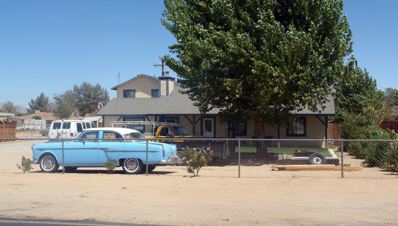 13035 Kiowa Rd in Apple Valley, CA - Building Photo