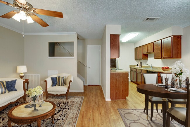 Autumn Chase Apartments in San Marcos, TX - Foto de edificio - Building Photo