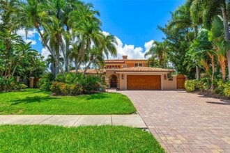 1124 Seville Ln NE in St. Petersburg, FL - Building Photo - Building Photo