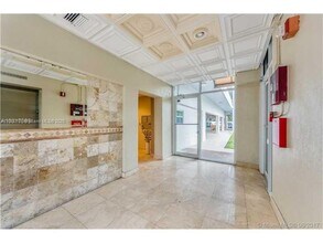 677 NE 24th St in Miami, FL - Building Photo - Building Photo