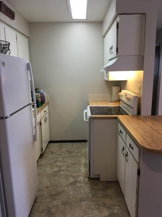 10102 N Fairview Rd, Unit Apartment #2