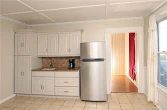 592 Laurel Ave in Bridgeport, CT - Building Photo - Building Photo