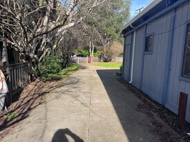 10 Park St in Woodacre, CA - Building Photo