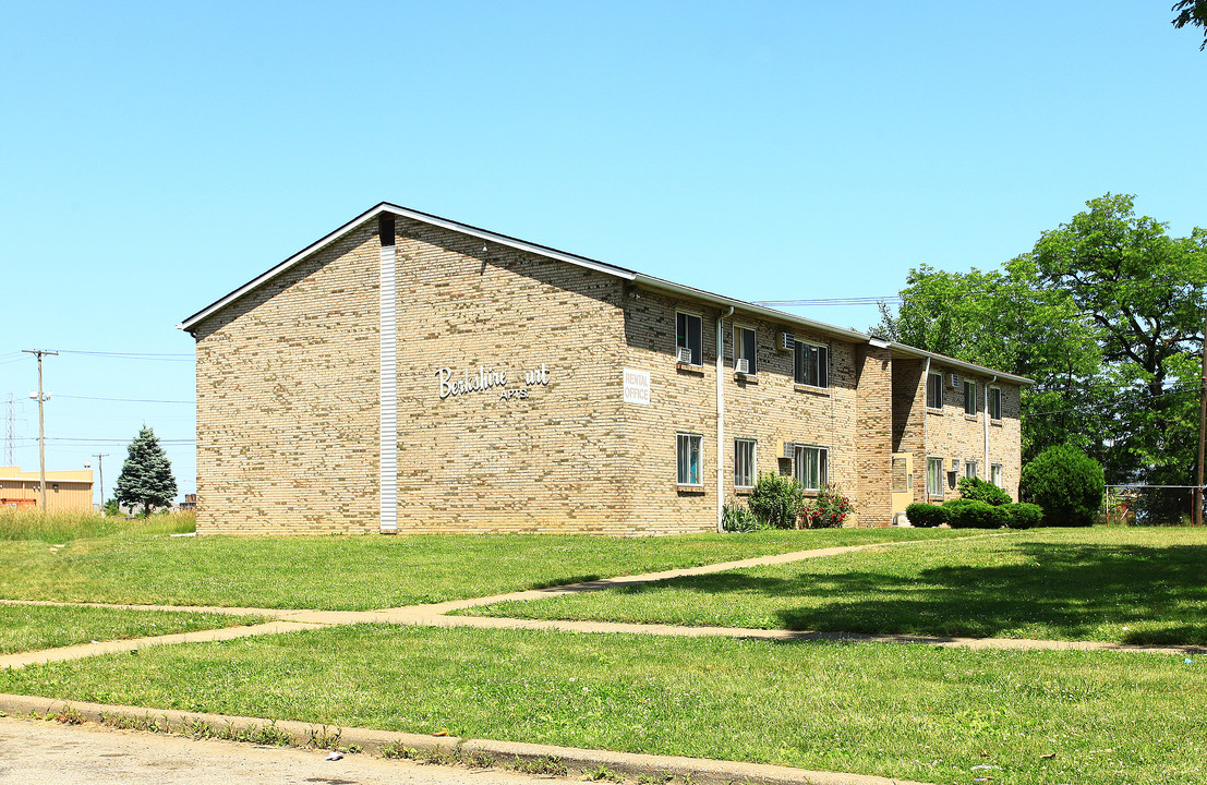 Graystone Apartments in Lorain, OH - Building Photo