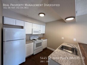 5445 SE 30th Pl in Ocala, FL - Building Photo - Building Photo