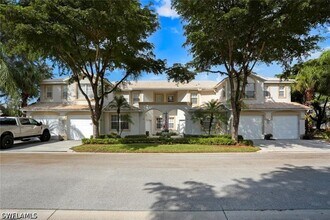 9030 Las Maderas Dr in Bonita Springs, FL - Foto de edificio - Building Photo