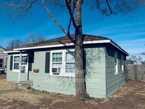 2008 36th St in Lubbock, TX - Building Photo - Building Photo