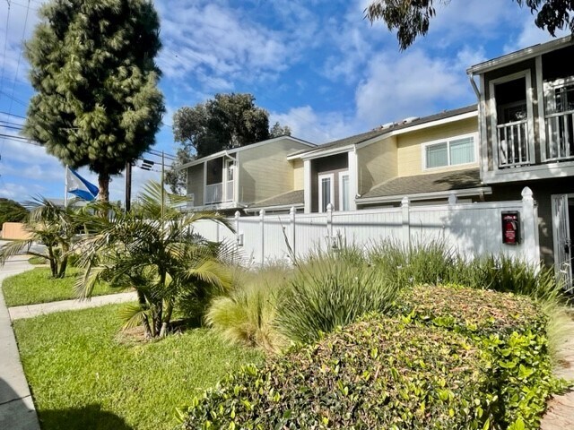 1798 Pomona Ave in Costa Mesa, CA - Foto de edificio