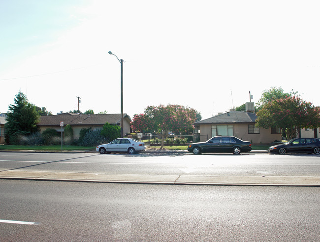 2534-2804 N 1st St in Fresno, CA - Building Photo - Building Photo