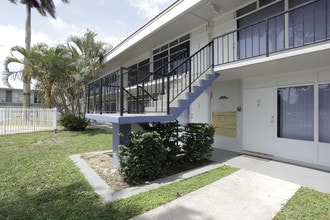 The Oasis by RAM Apartments in Oakland Park, FL - Building Photo - Building Photo