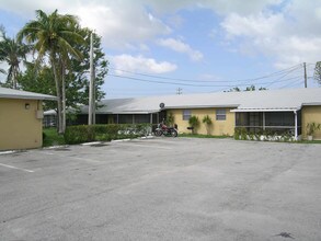 510-516 Lake Osborne Dr in Lake Worth, FL - Building Photo - Building Photo