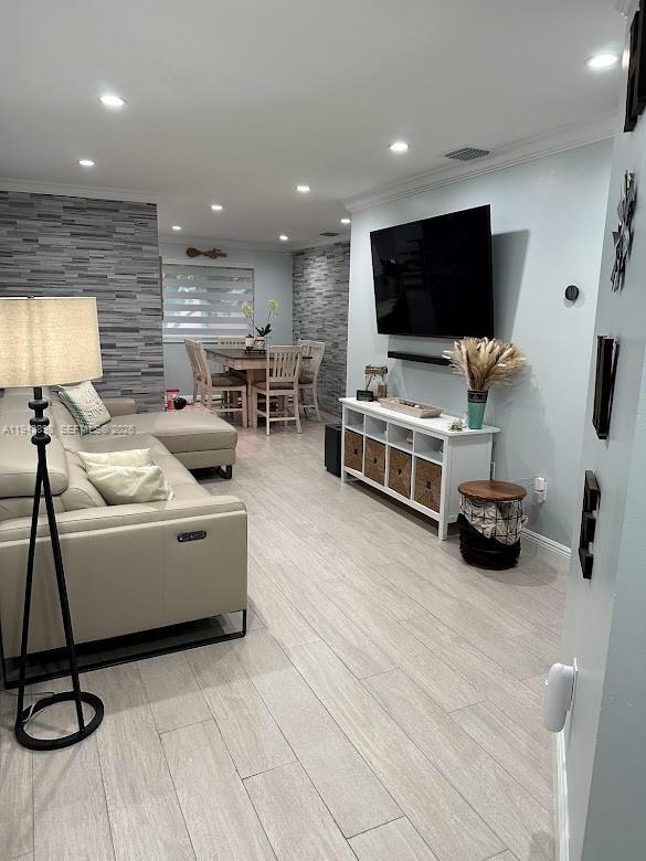 15250 SW 134th Pl in Miami, FL - Foto de edificio - Building Photo