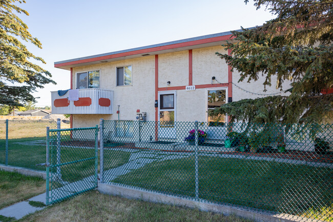 4612 73 St NW in Calgary, AB - Building Photo - Primary Photo