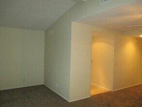 1980 Flame Tree Way in Hemet, CA - Building Photo - Building Photo