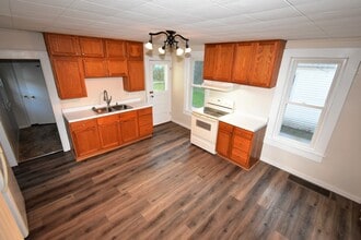 1211 Summit St in Eau Claire, WI - Building Photo - Building Photo