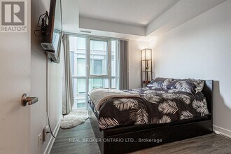 5230-5230 Dundas St in Burlington, ON - Building Photo - Building Photo