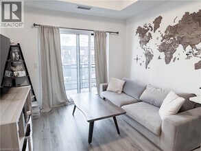 504 Northfield Dr E in Waterloo, ON - Building Photo - Building Photo