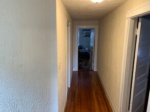 1081 Broadway, Unit 1 in Somerville, MA - Foto de edificio - Building Photo