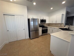 8690 Horizon Wind Ave in Las Vegas, NV - Building Photo - Building Photo