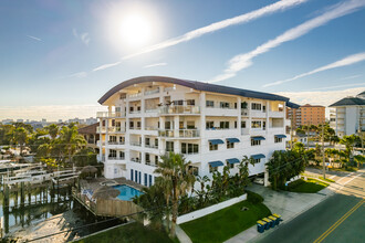 Sun West Palms in Clearwater Beach, FL - Foto de edificio - Building Photo