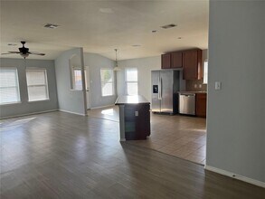 214 Foxglove Dr in Hutto, TX - Building Photo - Building Photo