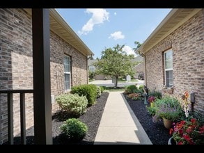 4678 Court Yard Dr in Mason, OH - Foto de edificio - Building Photo